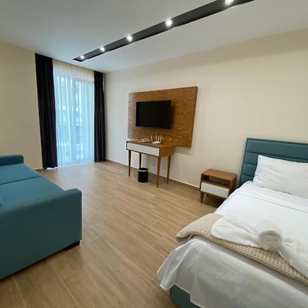 Milenium Hotel Shëngjin Exteriör bild