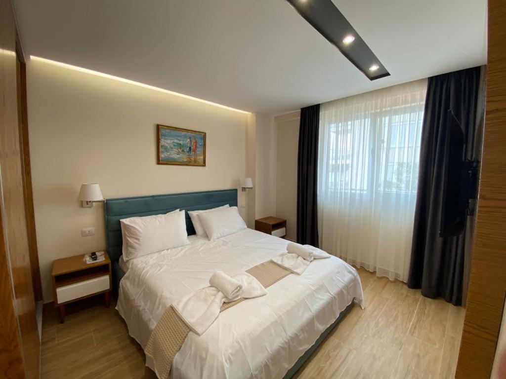 Milenium Hotel Shëngjin Exteriör bild
